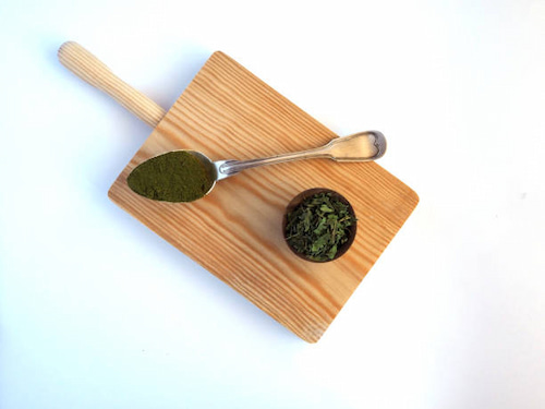 نعناع خشک درجه‌ یک با رنگ سبز طبیعی و کیفیت بالا